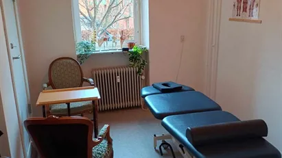 Behandler/klinik lokale + holdsal til leje deltid eller timebasis