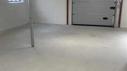 Flot lokale, med muret ydervægge, leca loft og ny ledhejseport Flot lokale, med muret ydervægge, leca loft og ny ledhejseport