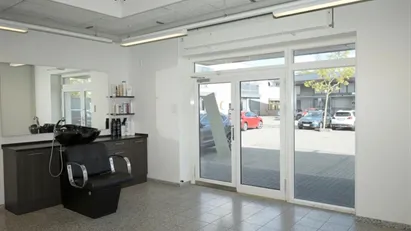 Butikslejemål med højt til loftet i Bazar Vest