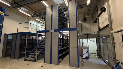 Højloftet lager med fleksibelt valg af kontor