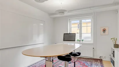 Fleksibelt kontor med lagermulighed