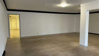 Synligt butik med parkering