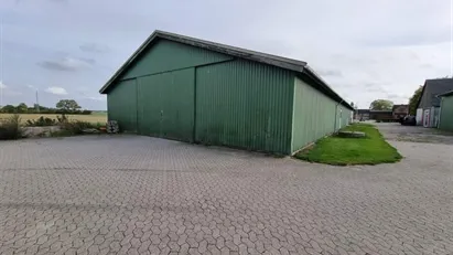 Lager/erhvervslejemål centralt på Lolland, kun 2 minutter fra motorvej.