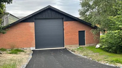 850 m2 isoleret lagerhal tæt på Vejle.
