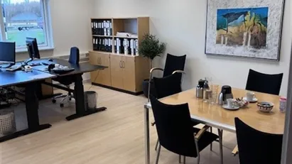 Kontor fælles skab - selvstændig kontor.
