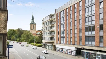 Synligt beliggende butiks-/ kontorlejemål