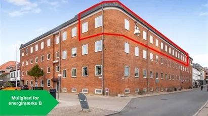 Velbeliggende kontorlokaler på 2.sal i Kolding centrum!