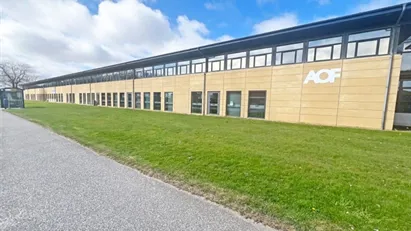 Flotte og fleksible lokaler med stor synlighed mod Indre Ringvej - i alt ca. 660 kvm