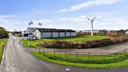 Velbeliggende erhvervslokaler ved afkørsel 57 Nørre Aaby