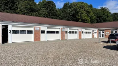 Lager med port samt ét kontor