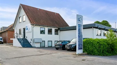 Ingen binding, kontor til 2.700 kr.