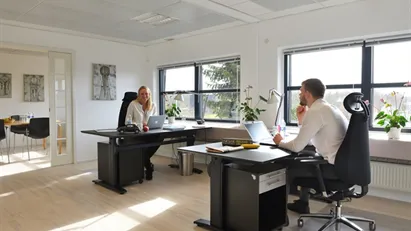 Flerbrugerejendom m. kantine, reception & gratis parkering